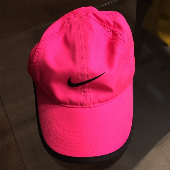 hot pink nike hat
